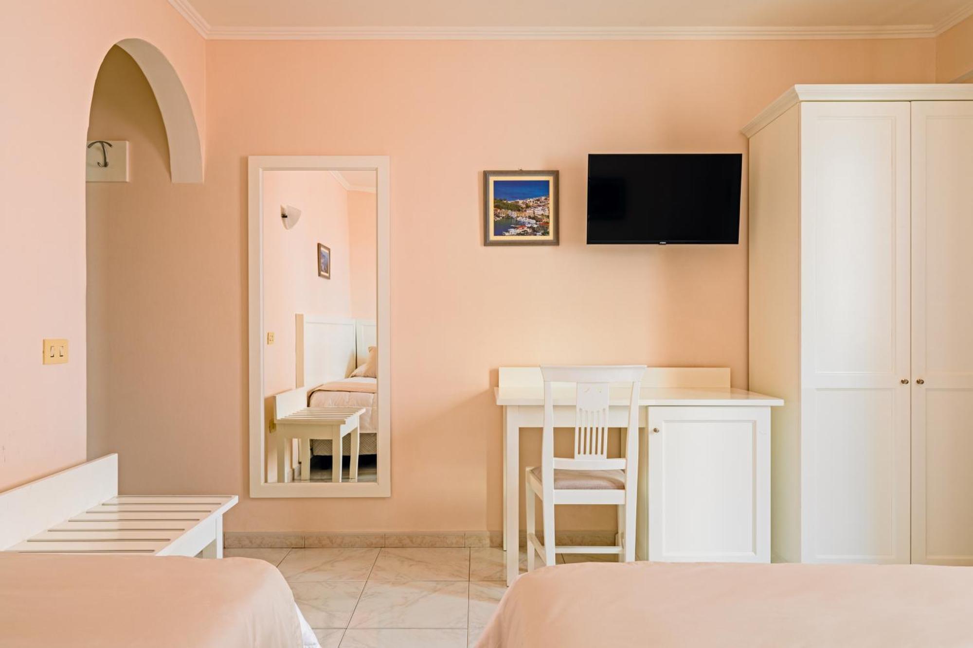 Hotel Da Raffaele Ischia Buitenkant foto