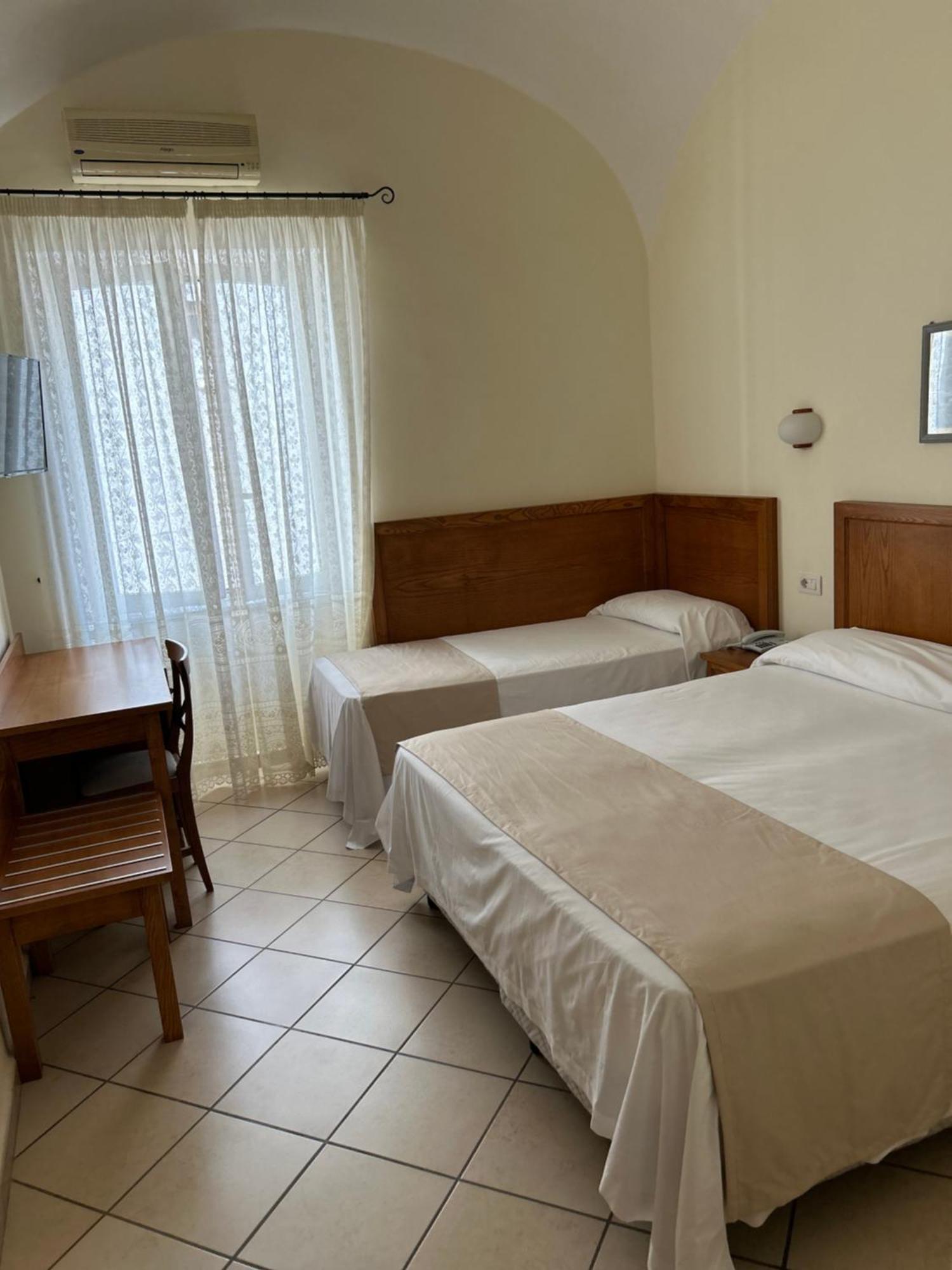 Hotel Da Raffaele Ischia Kamer foto